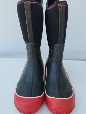 KIDS Muck Black and Red Waterproof Pull-On Rain Boots